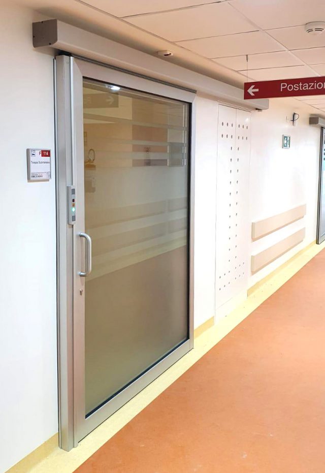 porte scorrevole e pareti divisorie in vetro